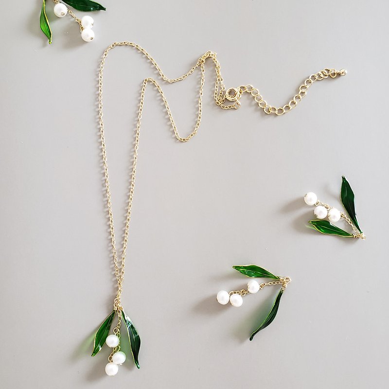 lily of the valley necklace - Necklaces - Resin Green