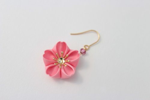 着物に！桜咲くピアス/イヤリング つまみ細工 ピンク 和装
