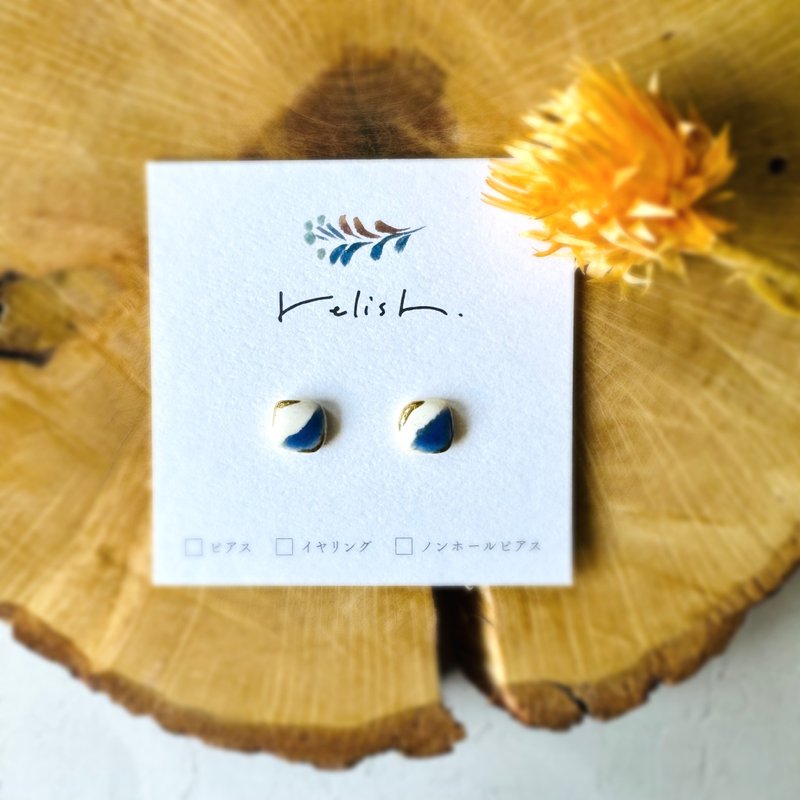 Square small painted ceramic earrings, non-pierced earrings, blue, white, gold, small, simple, gift, present, Mother's Day, birthday - ต่างหู - ดินเผา สีน้ำเงิน