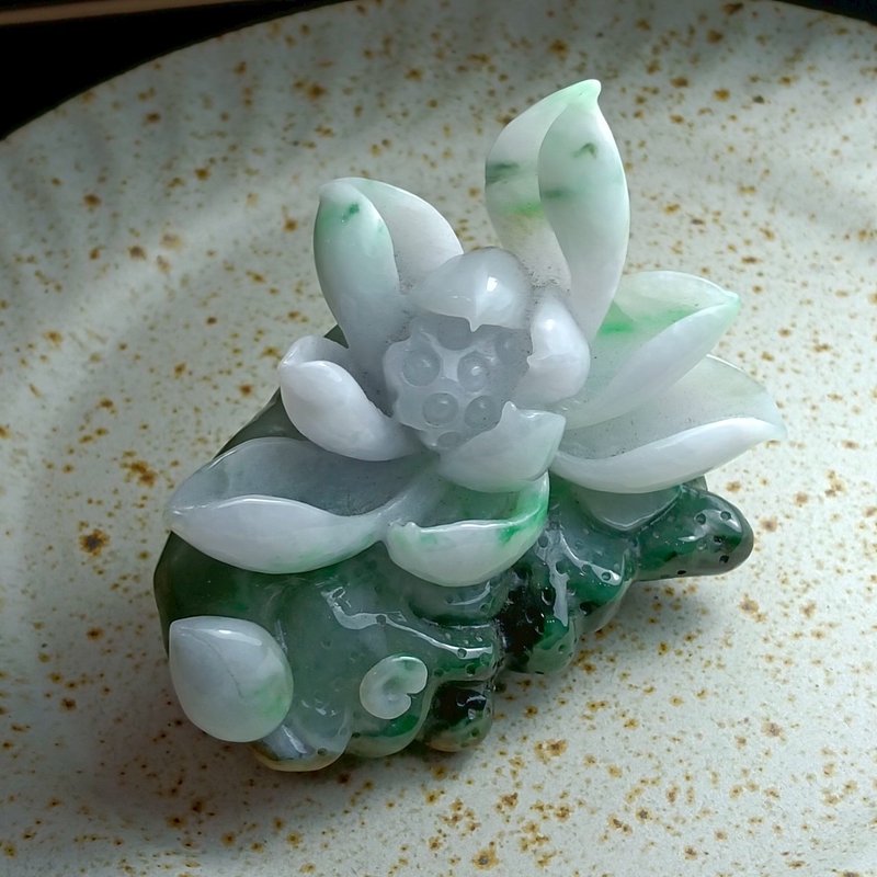 J0005天然翡翠A貨 . 細糯白飄花蓮花.平靜身心.擺件. - 擺飾/家飾品 - 玉石 