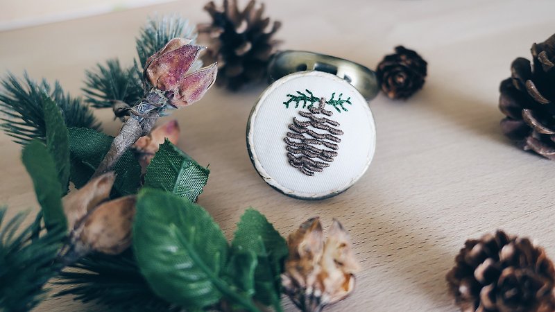 Pinecone Mini Travel Case | Autumn | Birthday Gift | Christmas Gift | Embroidery - 其他 - 繡線 咖啡色