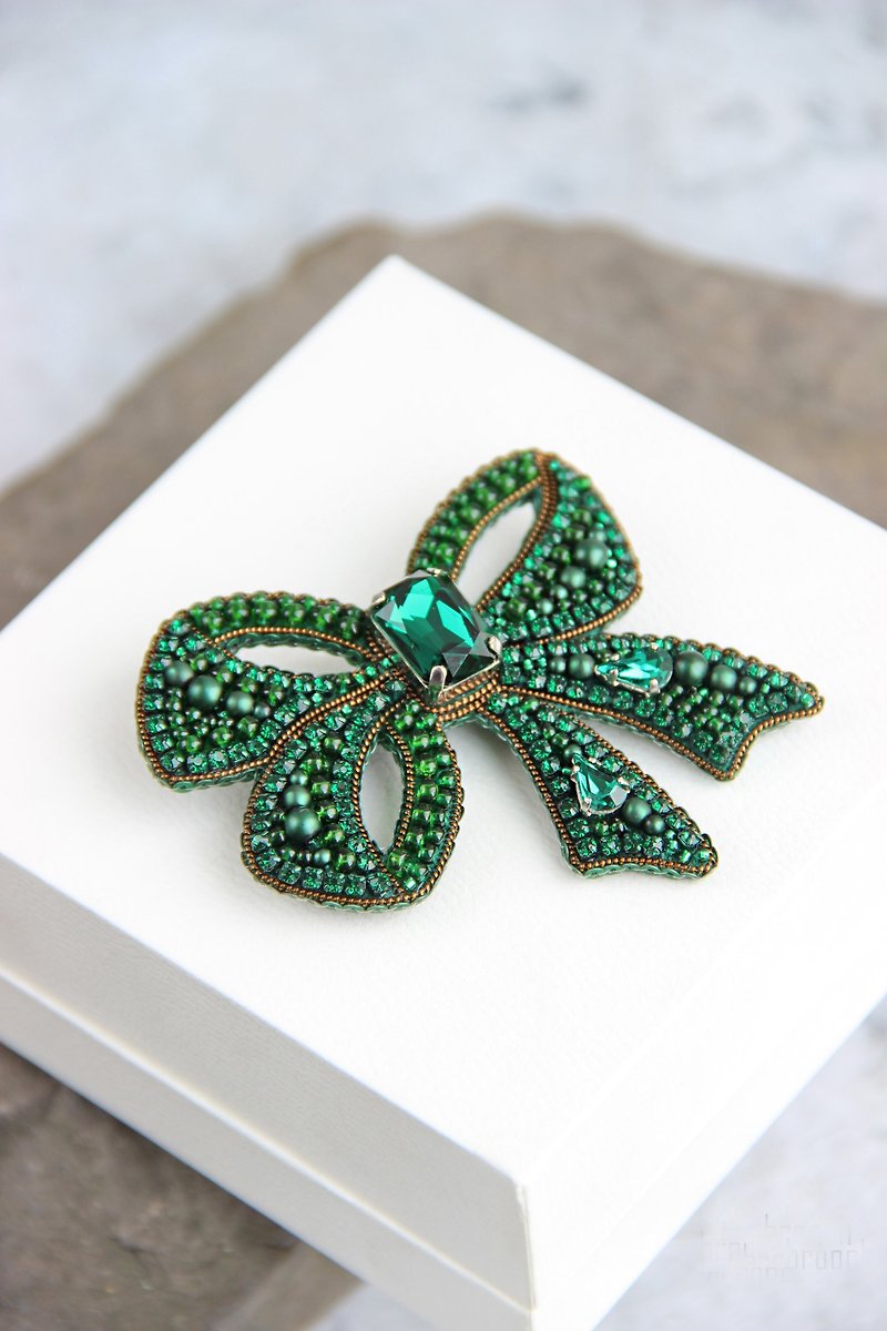 Embroidered Bow Brooch Costume Jewelry Beaded Bow Brooch Handmade - เข็มกลัด - แก้ว สีเขียว