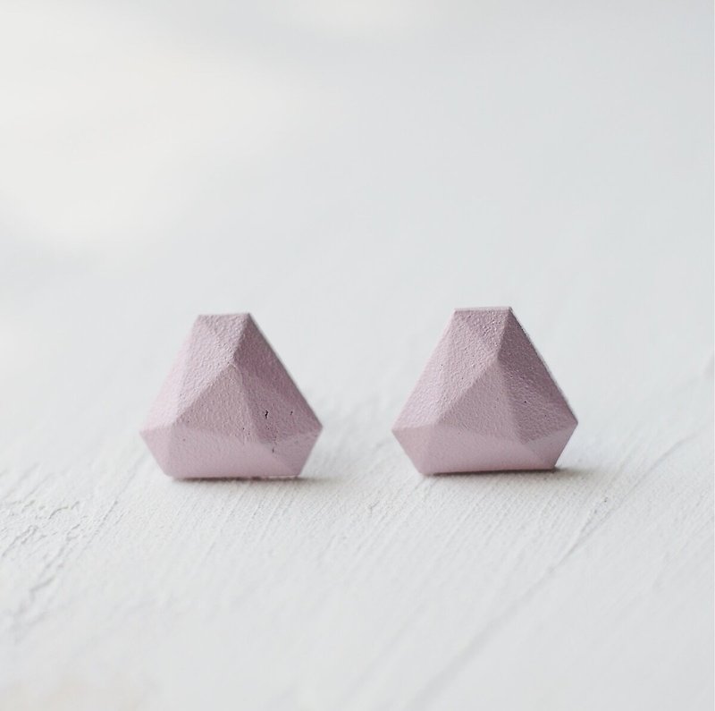 Oven clay earrings, Triangle M, Grayish Pink - ต่างหู - ดินเผา สึชมพู