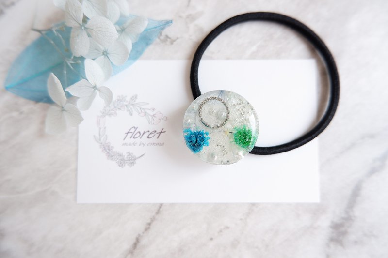 Flower resin hair accessory like a bouquet of hydrangea, blue - เครื่องประดับผม - เรซิน สีน้ำเงิน