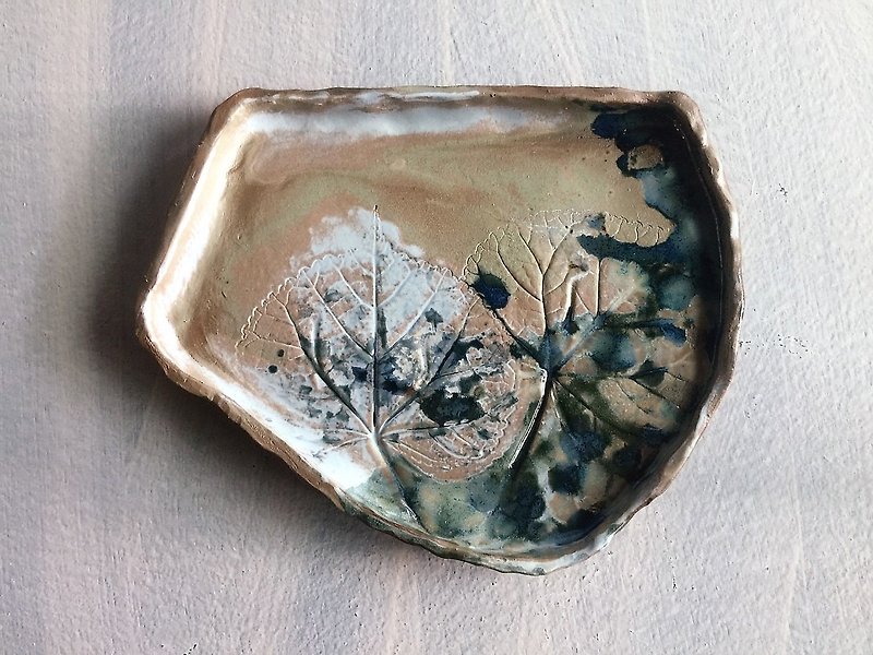 Ye Tuo ink irregular plate _ pottery dishes - จานเล็ก - ดินเผา สีนำ้ตาล