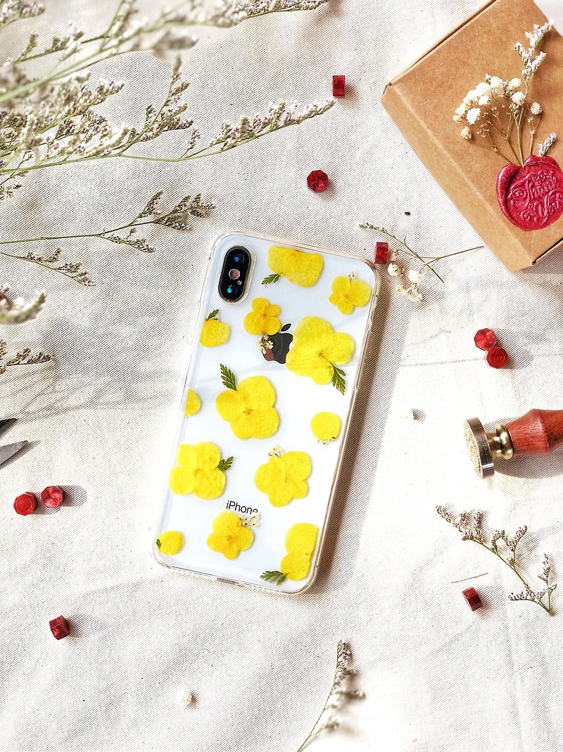 心花怒放 繡球壓花 手機殼 Pressed Flower Phone Cover - Phone Cases - Plants & Flowers Yellow