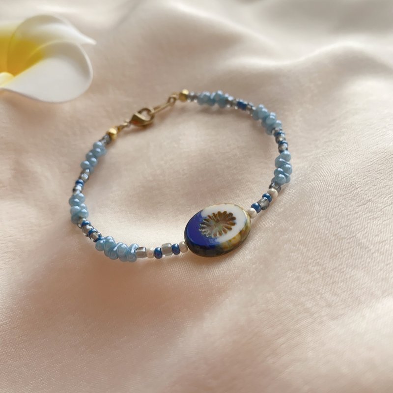 Deep Blue Coast - Antique Beaded Bronze Bracelet - สร้อยข้อมือ - ทองแดงทองเหลือง หลากหลายสี