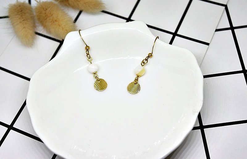 Brass X Natural Stone <Gold White Light>-Hook earrings - ต่างหู - เครื่องเพชรพลอย ขาว