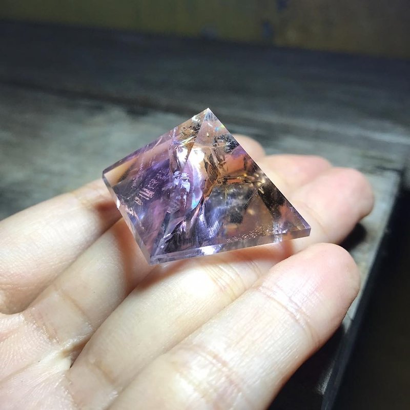 【Lost and find】 natural stone mini meditation strong purple purple crystal pyramid - Items for Display - Gemstone Multicolor