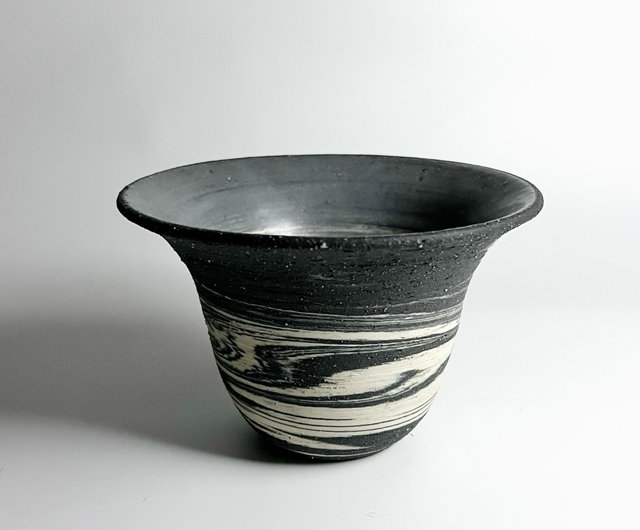 黒と白の大理石模様のセラミック花瓶 - ショップ month-ceramic 花瓶