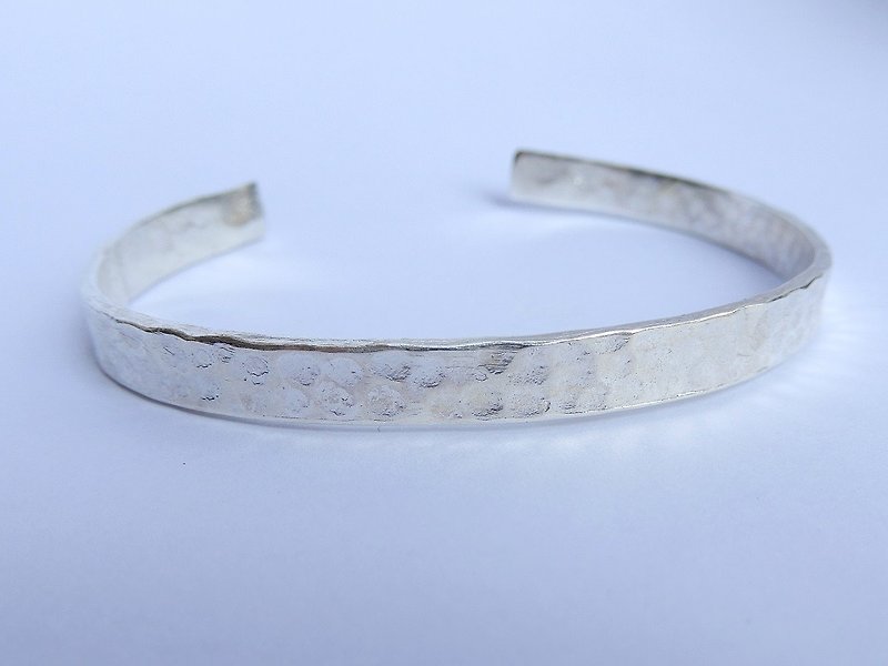 Forged sterling silver bracelet - สร้อยข้อมือ - โลหะ สีเงิน