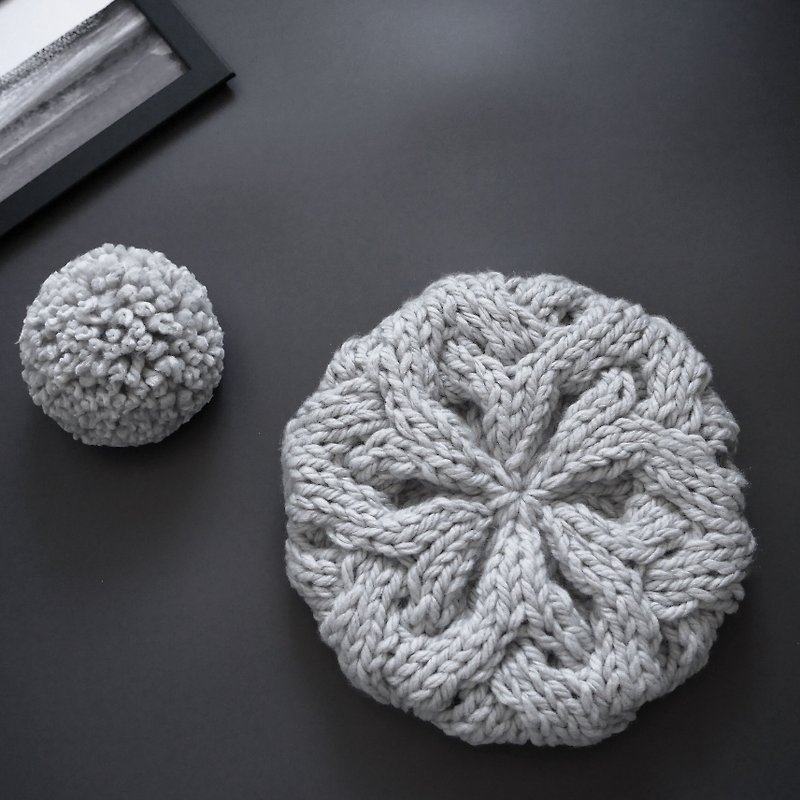 Thick needle twist detachable pom-knit beret hat - ice gray - หมวก - ขนแกะ สีเงิน