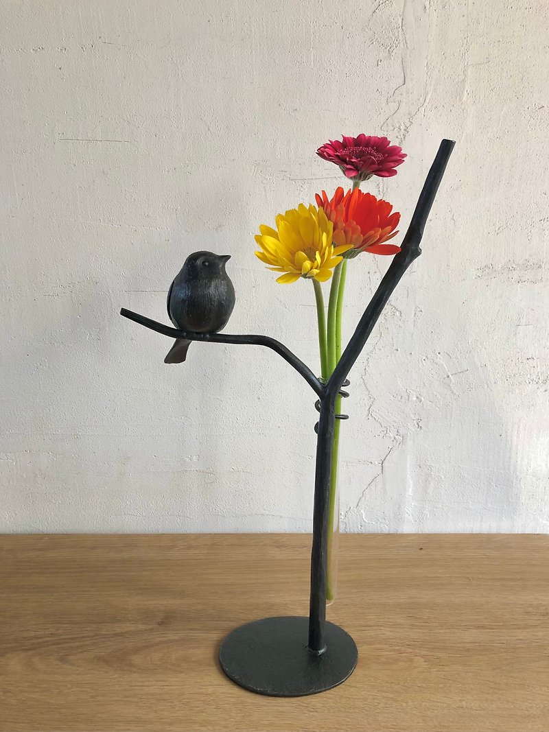 A vase with a small bird - Pottery & Ceramics - Other Metals Black