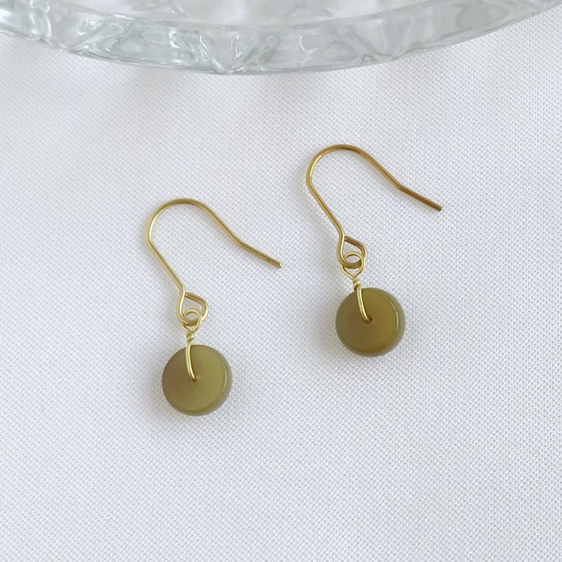 古典。抹茶綠 天然鹽源瑪瑙 黃銅耳勾 手作 簡約垂墜 避邪 正能量 - 耳環/耳夾/耳骨夾 - 銅/黃銅 綠色