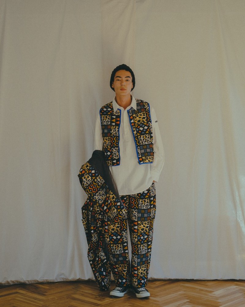AFRICA REVERSIBLE PADDED VEST(AFRICAN PATCHWORK) - 背心/無袖上衣 - 聚酯纖維 黑色