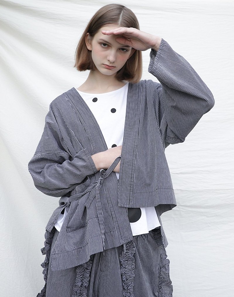 灰條紋繡字長袖日式開衫 - imakokoni - 女襯衫 - 棉．麻 灰色
