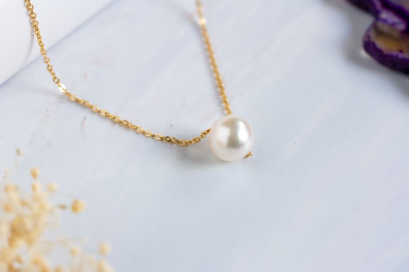 [Suitable for people with metal allergies] Akoya pearl through necklace, gold, surgical stainless Stainless Steel - Necklaces - Pearl White