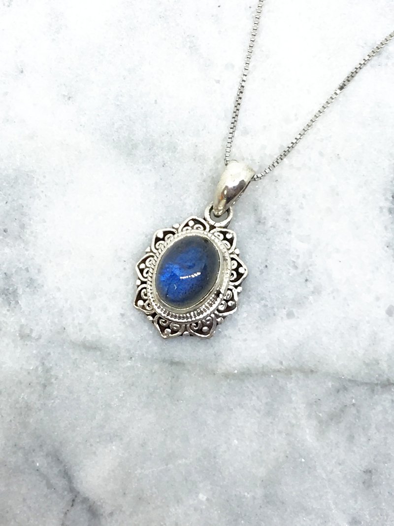 Labradorite elegant lace necklace in Nepal handmade mosaic production - Necklaces - Gemstone Blue