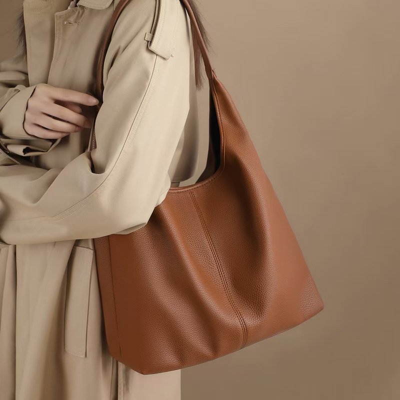 Genuine leather tote bag shoulder bag underarm bag large capacity light luxury bag bags birthday gift exchange gift - กระเป๋าถือ - หนังแท้ สีนำ้ตาล