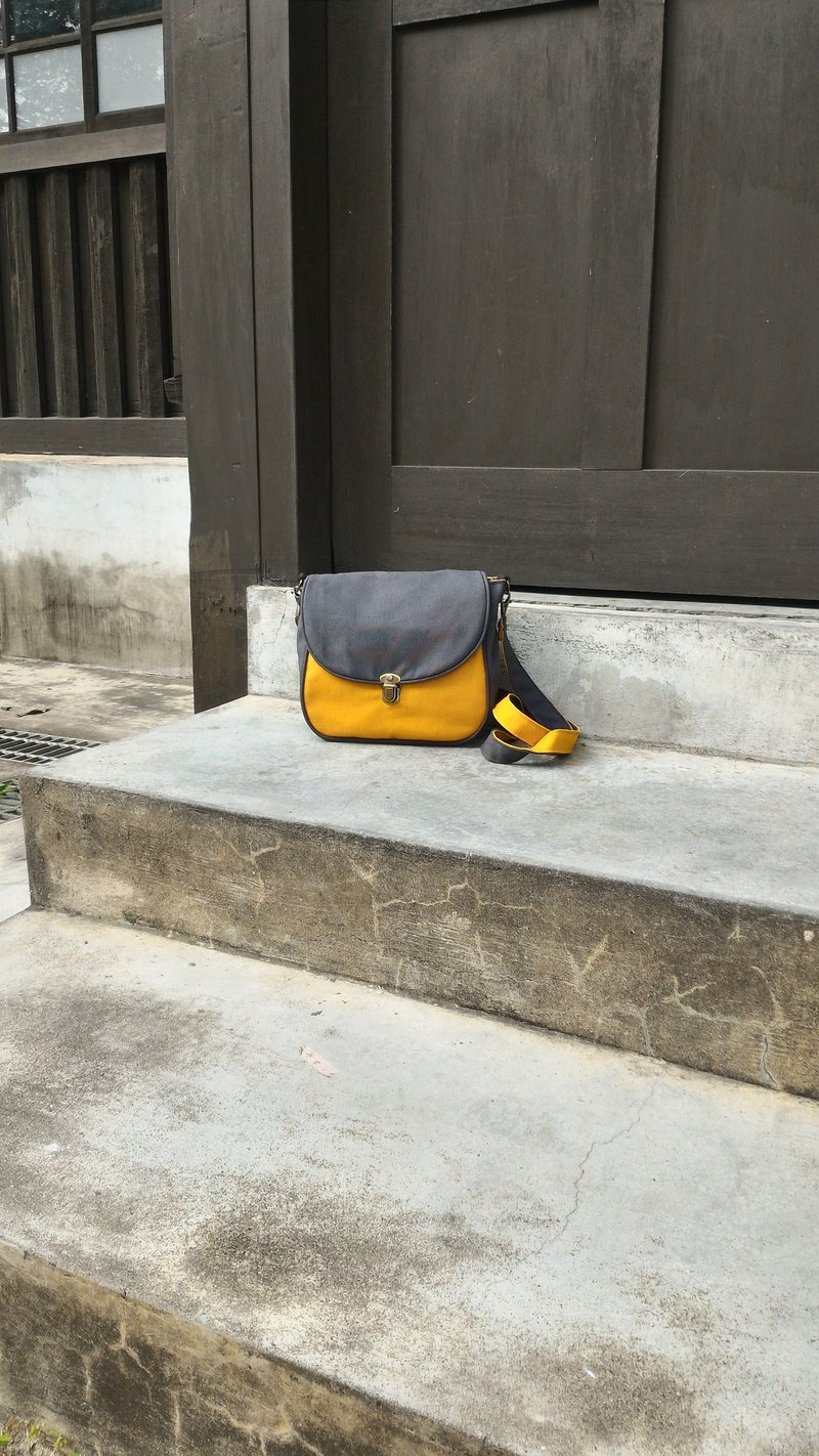 Sallow canvas messenger bag - กระเป๋าแมสเซนเจอร์ - ผ้าฝ้าย/ผ้าลินิน 