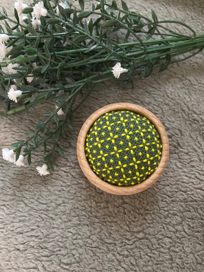 地刺刺繡針插 刺繡針收納 擺設 軍綠 - 居家收納/收納盒/儲物盒 - 棉．麻 綠色