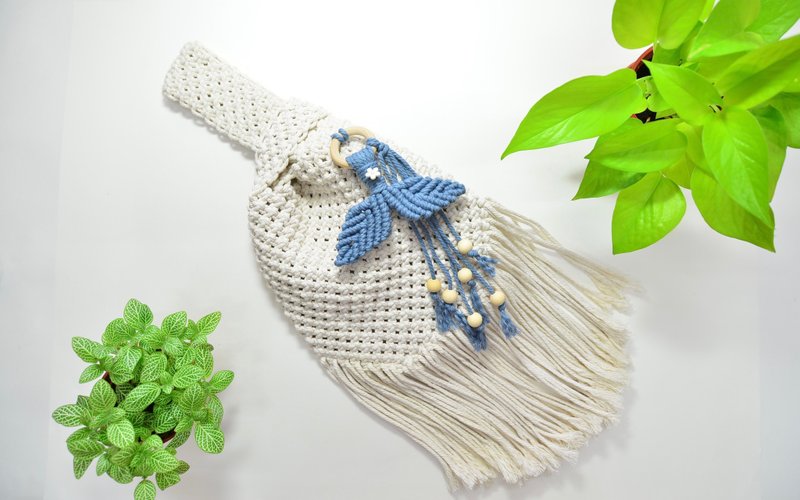 Braided tassel handbag with whale tail pendant DIY material bag - เย็บปัก/ถักทอ/ใยขนแกะ - ผ้าฝ้าย/ผ้าลินิน 