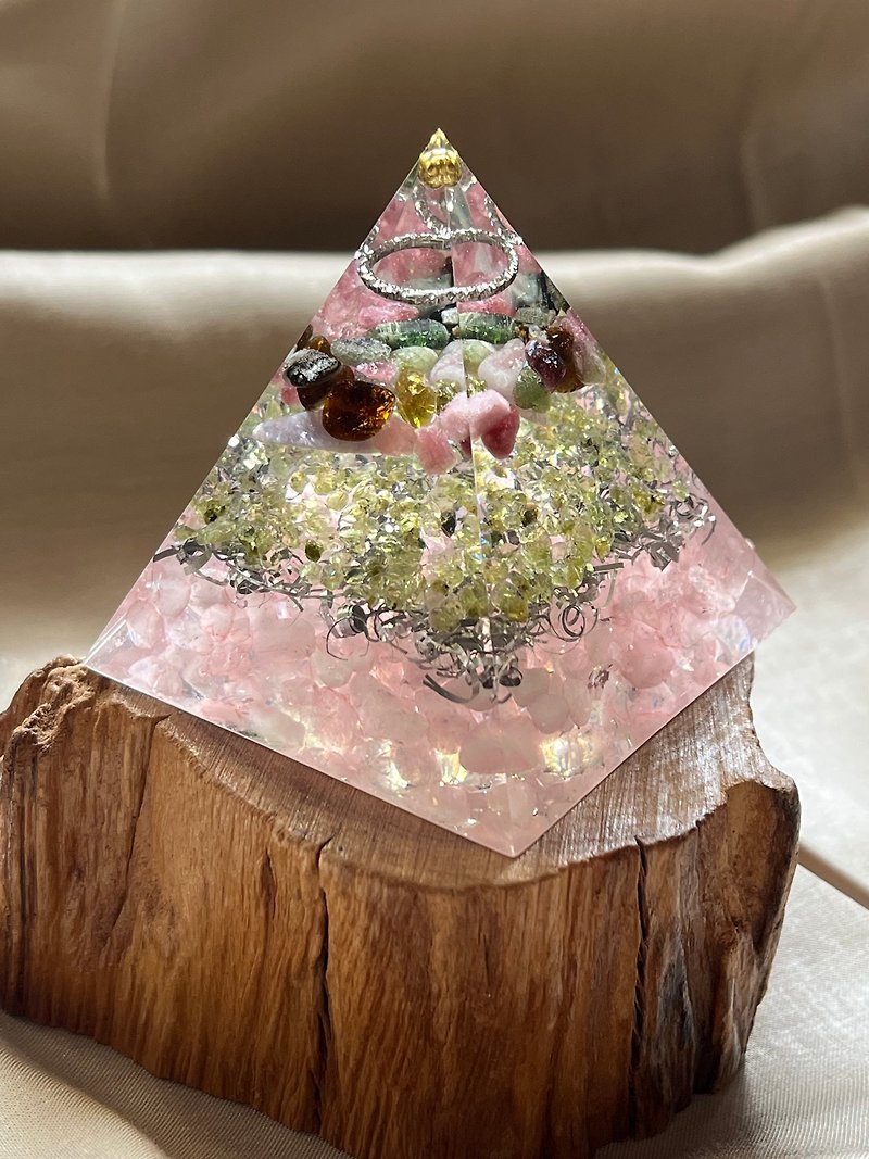 Customized [Ogon Tower 6cm-for you who return to love] tourmaline/ Stone/rose quartz-Ogon Pyramid - Items for Display - Resin Transparent