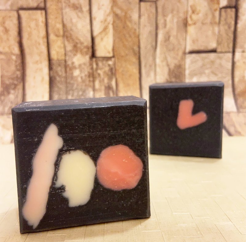 Children's Fun - Binchotan Oil Control Milk Soap Handmade Soap Soap Soap - สบู่ - พืช/ดอกไม้ สีดำ