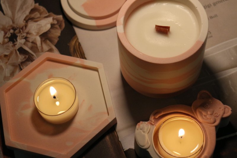 Lumiere Candle PinkButter Candle 140g - น้ำหอม - น้ำมันหอม สึชมพู