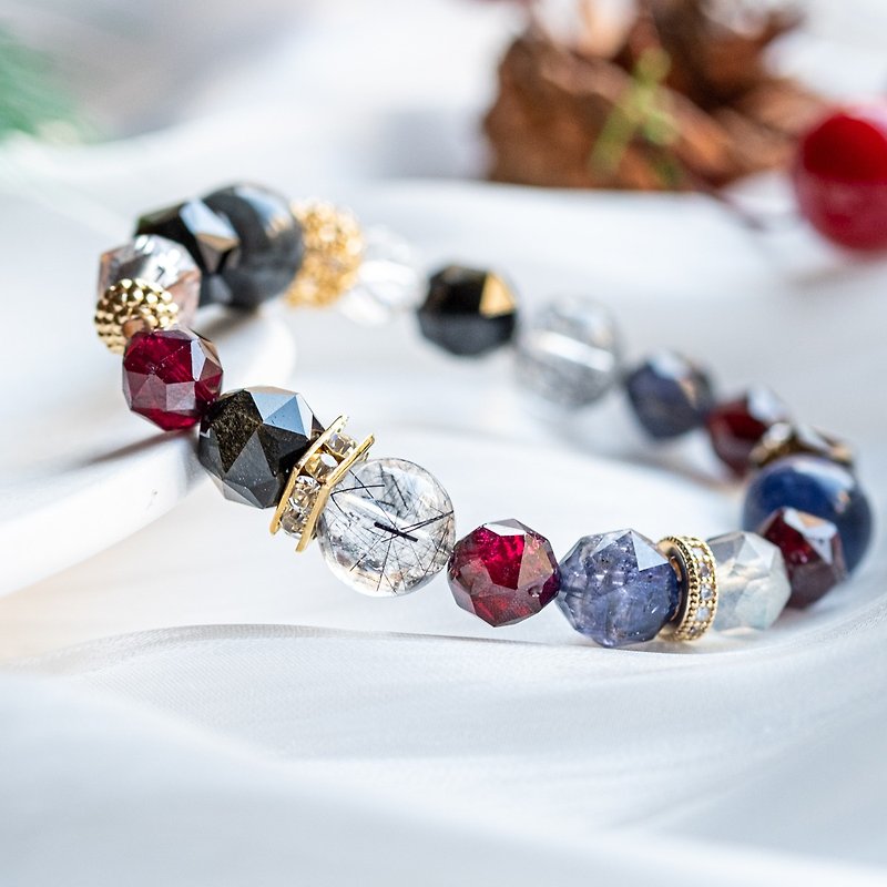 Festive limited Noelle Stone, cordierite, labradorite, black crystal natural crystal bracelet - Bracelets - Crystal Red