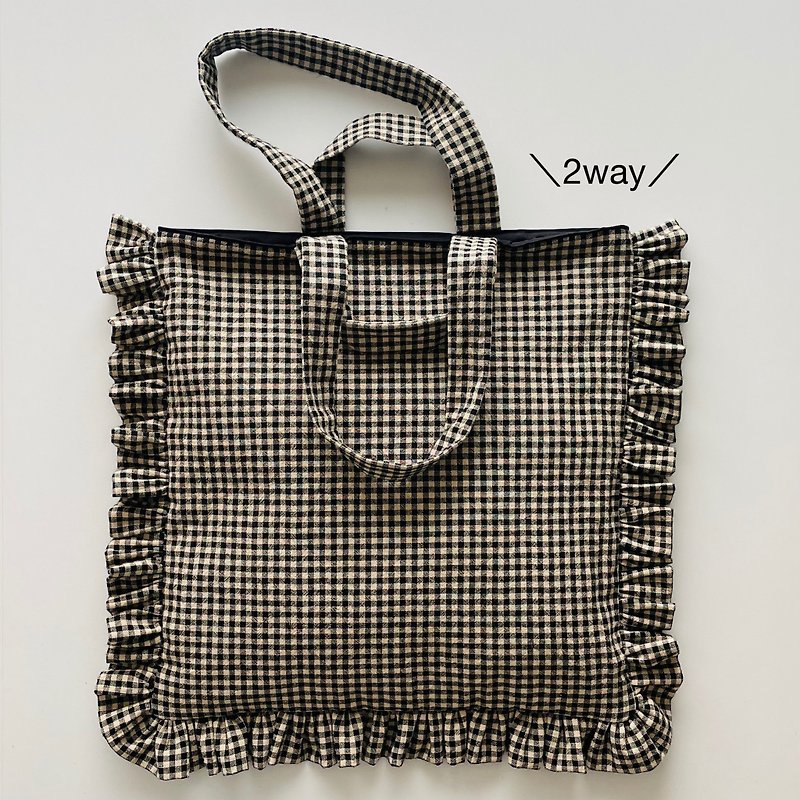 Square cushion-like 2way frill tote bag L size gingham black x Kinari cotton Linen - Handbags & Totes - Cotton & Hemp Black