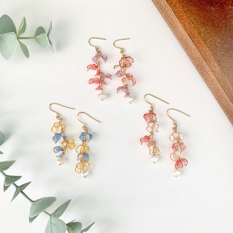 Transparent string flower handmade resin crystal flower earrings / Clip-On clip earrings pearl UV wear accessories - Earrings & Clip-ons - Other Materials Multicolor