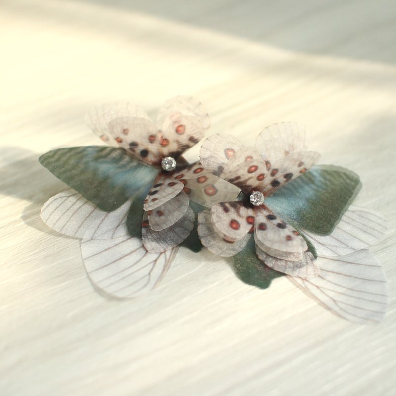 蝴蝶薄紗耳環一對&水鑽925銀耳針式 pierced or clip-on earring - 耳環/耳夾/耳骨夾 - 絲．絹 卡其色