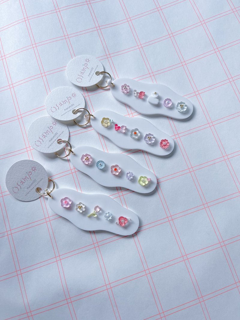 Take a walk keychain: blossoms duck - 鑰匙圈/鑰匙包 - 壓克力 