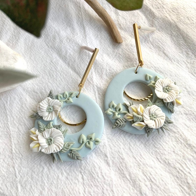 Maureen-Blue and White Flower Wedding Series-Empty Big Round Model-Handmade Soft Pottery Earrings - Earrings & Clip-ons - Pottery Blue