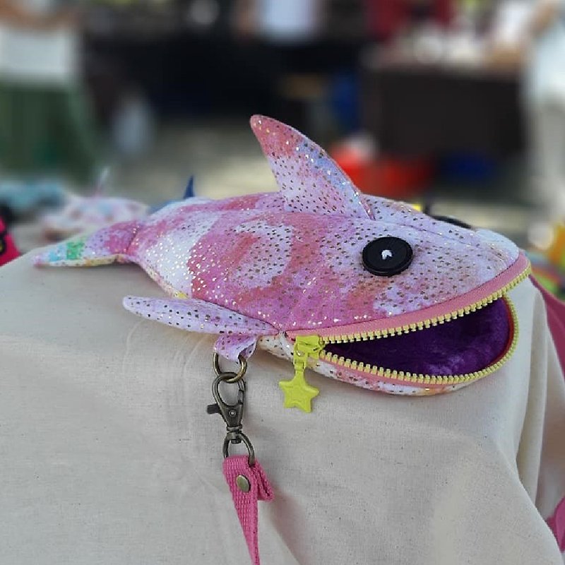 Bronzing pastel shark bag. Sparkling and moving. The color is so beautiful! Little girl’s favorite. It looks like a mermaid - Messenger Bags & Sling Bags - Cotton & Hemp Pink