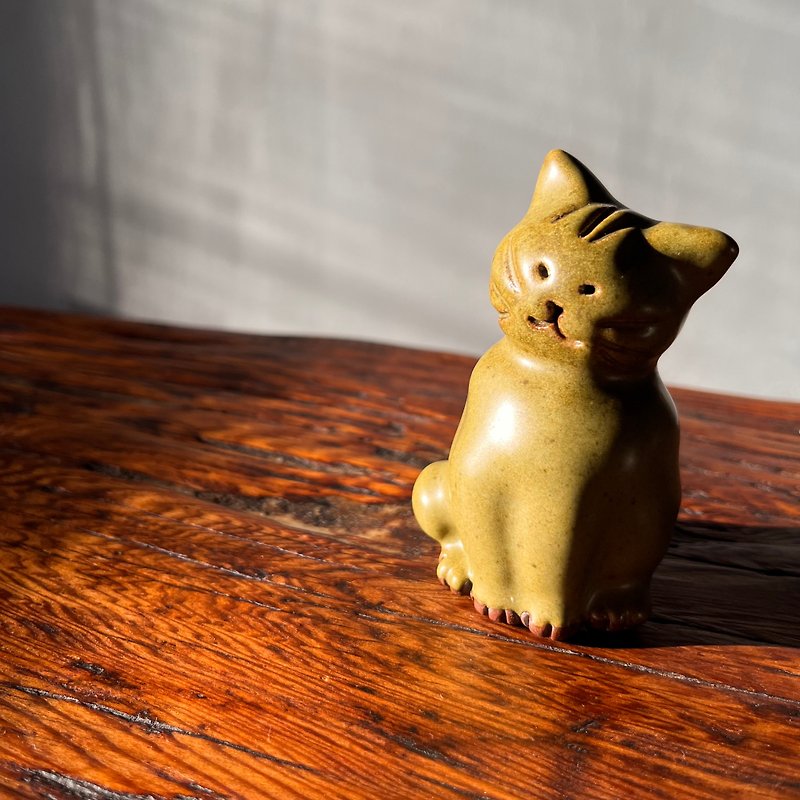 聞き猫/陶器人形/茶粉釉 - 置物 - 陶器 グリーン