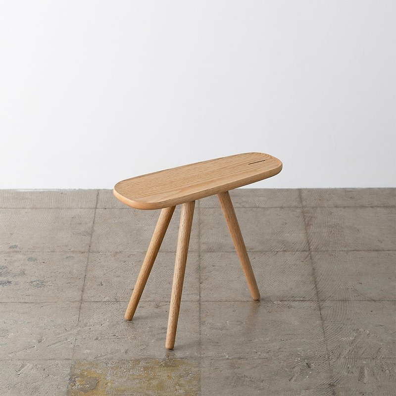 IKIKI solid wood side table - Other Furniture - Wood Brown
