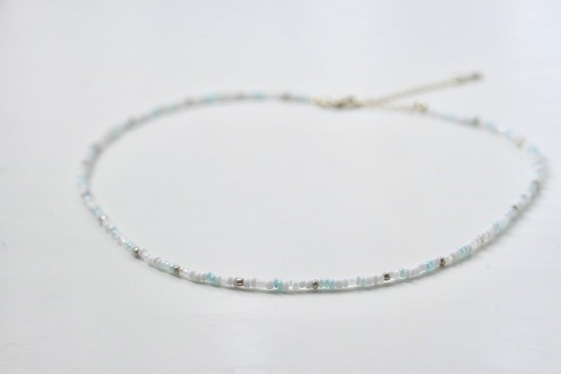 Midnight forest. Simple rice bead necklace. Aqua green system - สร้อยคอ - อะคริลิค สีเขียว