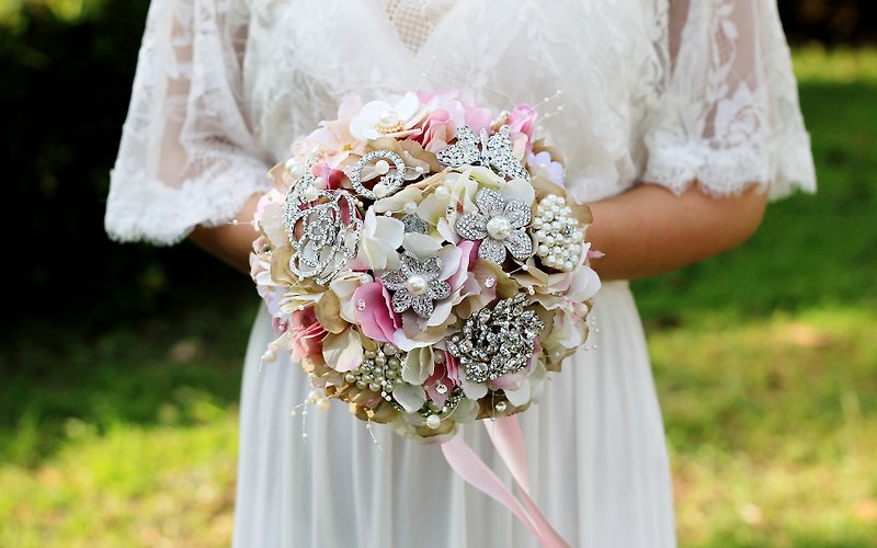 Jewelry Bouquet [Imitation Flower Series] Rhinestone/Crystal/Pearl - ตกแต่งต้นไม้ - วัสดุอื่นๆ สึชมพู