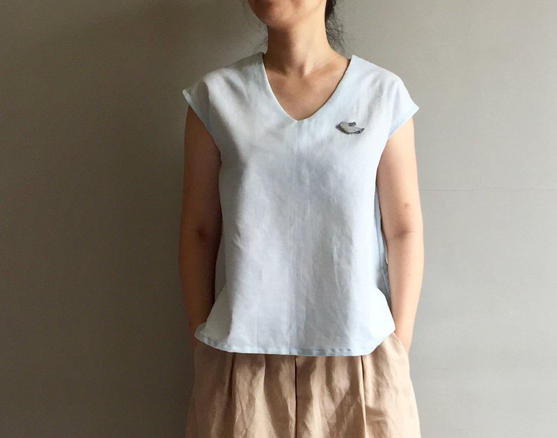 山谷水聲/水藍色V領  棉麻法式袖小上衣 - 女上衣/長袖上衣 - 棉．麻 