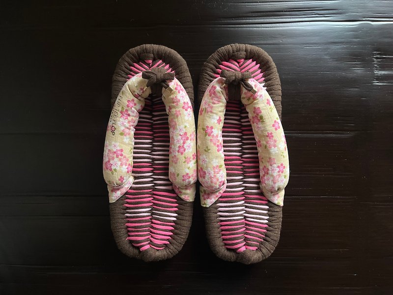 【FLIP TEE FLOP】23cm Cloth  sandal slippers Nuno zori cherry blossoms 【No.247】 - รองเท้าแตะในบ้าน - ผ้าฝ้าย/ผ้าลินิน สีนำ้ตาล