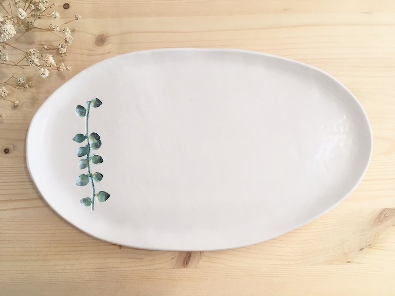 Ceramic plate (leaf) - handmade - จานเล็ก - ดินเผา สีเขียว