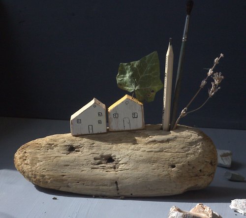 浮木家居裝飾 Pencil holder - Cottages on the high seashore (made of driftwood)
