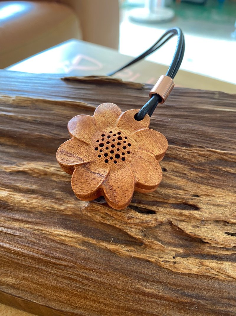 Little Daisy-Necklace Diffuser Domestic Log I Portable Diffuser I Natural Essential Oil I - น้ำหอม - ไม้ 