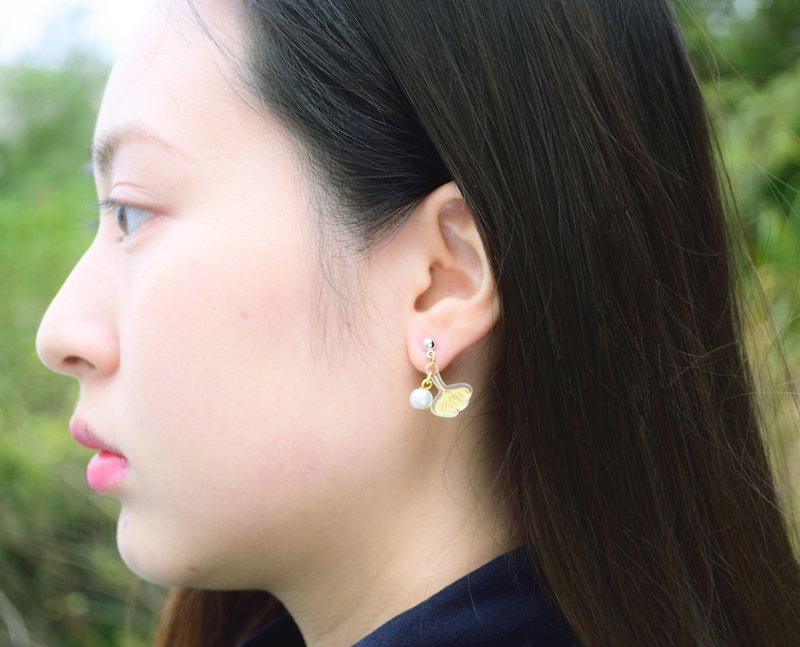 Ginkgo Earrings - Jewelry - Ginkgo Jewelry - flower Earrings - ต่างหู - พลาสติก สีเหลือง