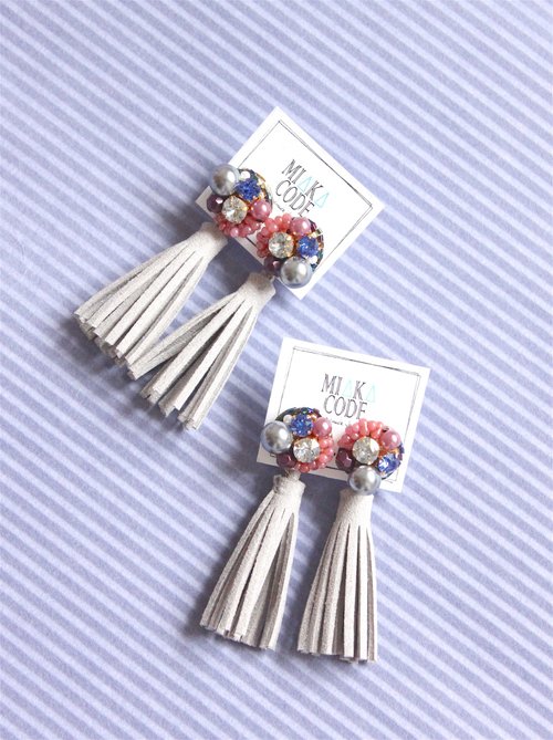 MIAKA CODE 。Handmade & Fashion 手工串珠 施華洛水晶 灰色皮革流蘇 日本高質耳針/夾式耳環
