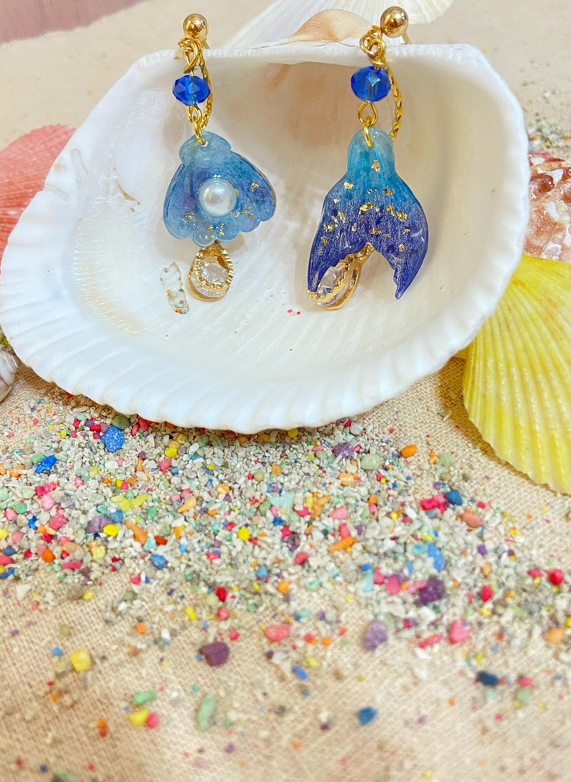 Mermaid Princess Asymmetric Earrings - ต่างหู - เรซิน สีน้ำเงิน