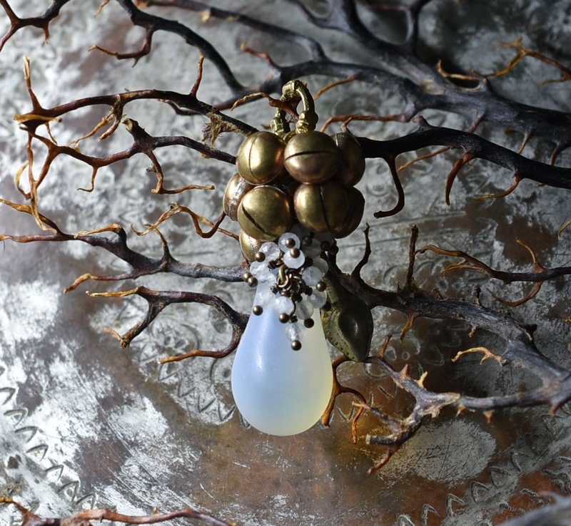 白色婚禮珠與飽滿鈴鐺、月光石、阿富汗零件的墜飾 - 項鍊 - 玻璃 白色