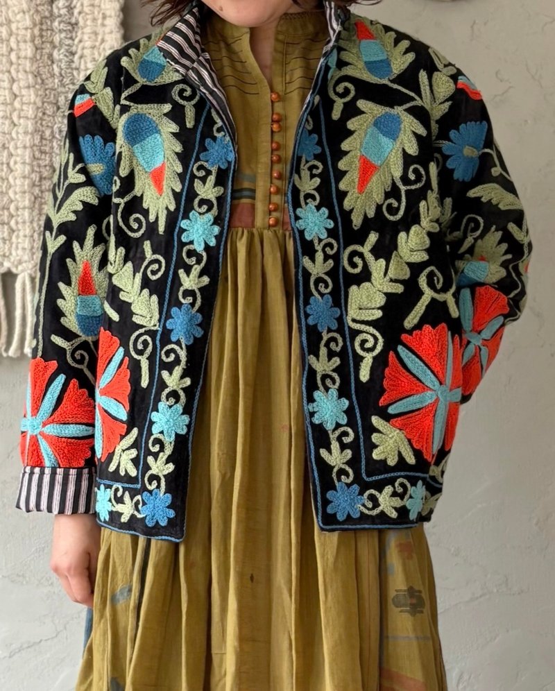 【Night garden】Suzani 刺繡夾克 - 女大衣/外套 - 棉．麻 黑色